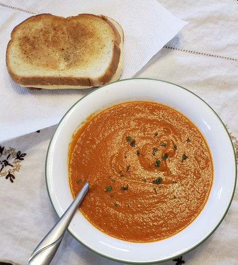 tomato soup with grilled cheese sandwhich